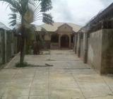 To let 5bedrooms bungalow at yawiri area akobo Ibadan