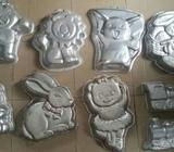 Foreign cake pans